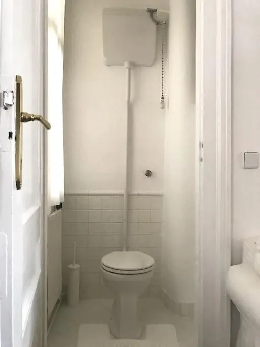Wiener Altbauwohnung 0*, Wien